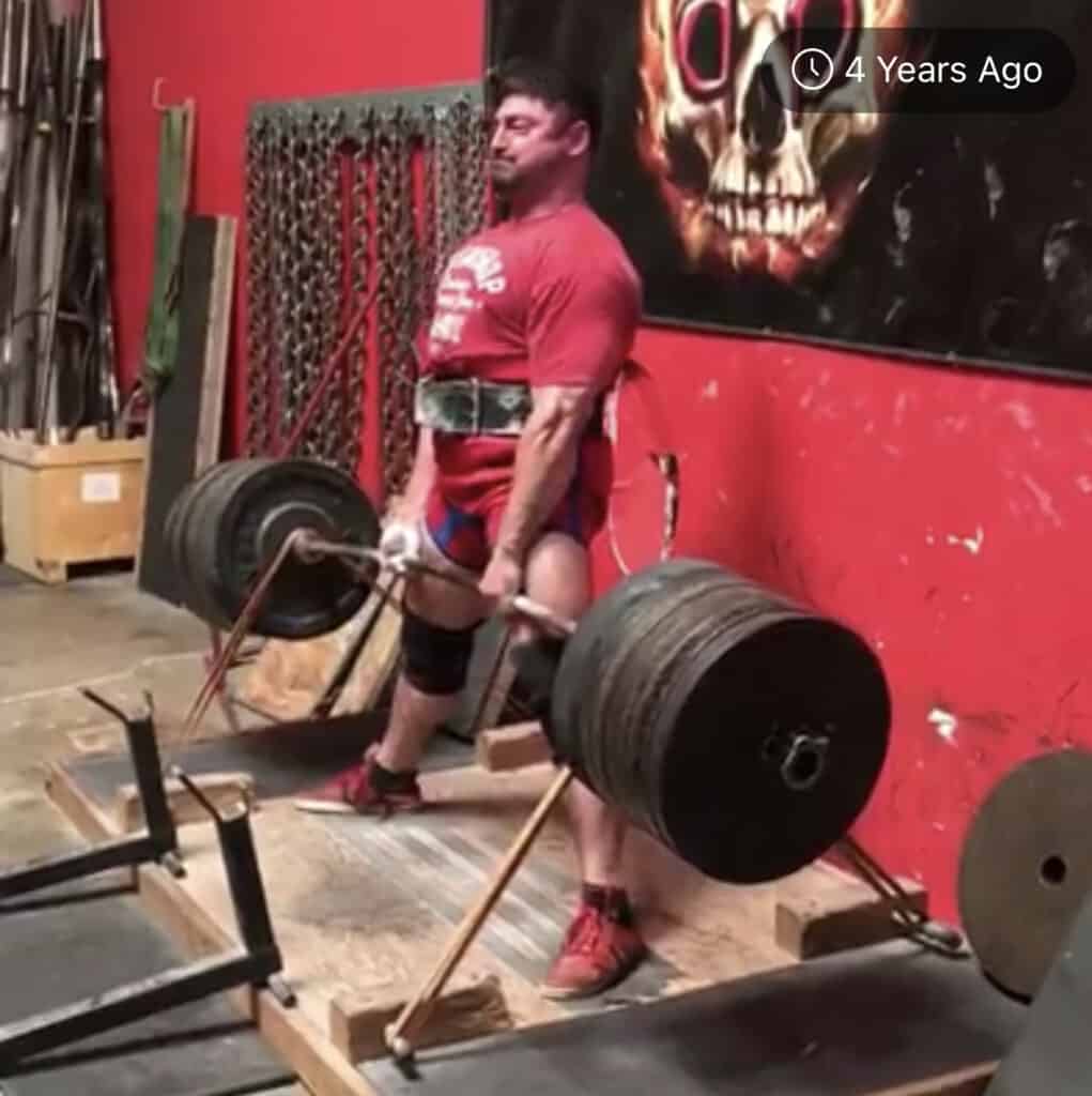Deadlift picture from a few years ago - 675 Sumo Deadlift with light bands